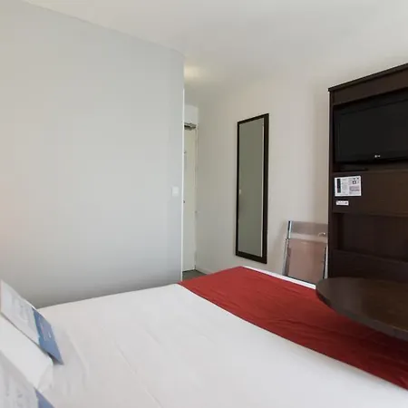 Hotel Kyriad 2*