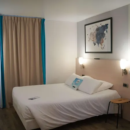 Kyriad Hotel 2*