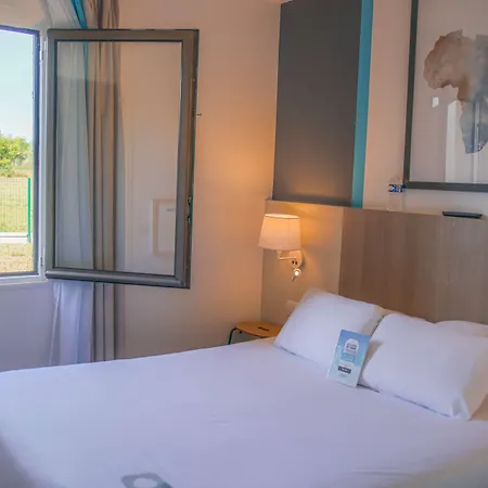Kyriad Hotel 2*