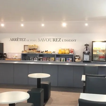 凯里亚德酒店-拉芙雷 酒店 2*