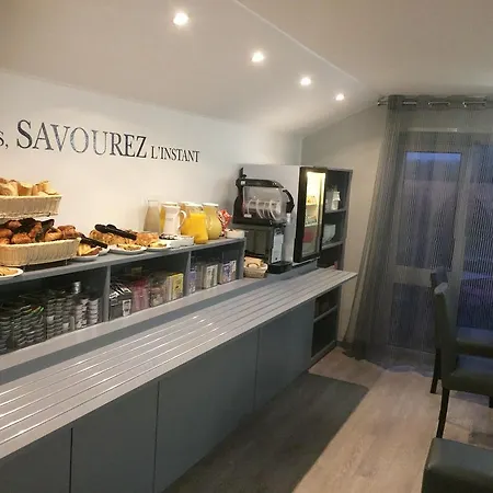 Kyriad Hotel 2*