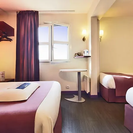 Hotel Kyriad 2*