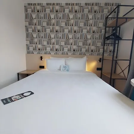 Kyriad Hotel 2*