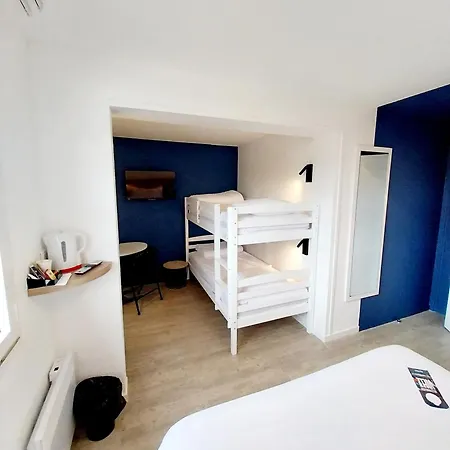 Kyriad Hotel 2*