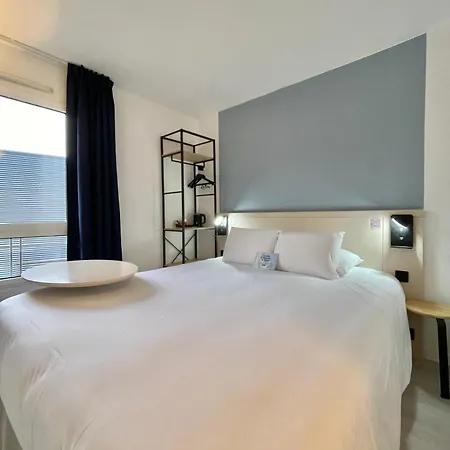 Kyriad Hotel 2*