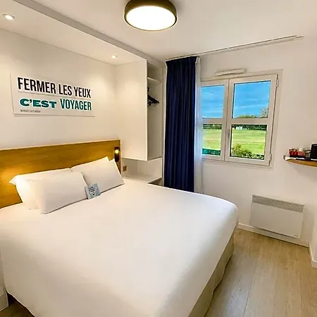 Kyriad Hotel 2*