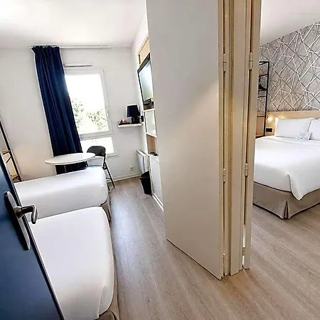 Kyriad Hotel 2*