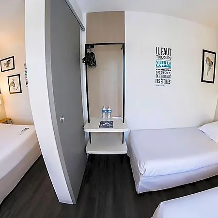 Kyriad Hotel 2*