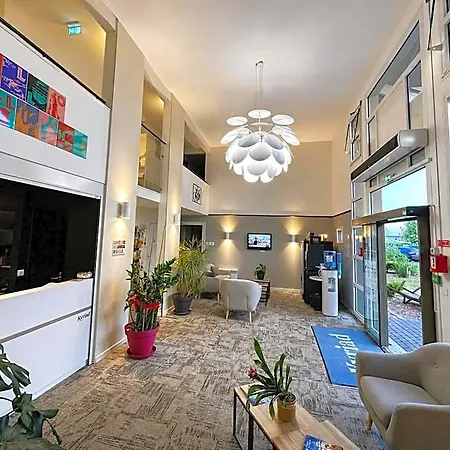 Kyriad Hotel 2*