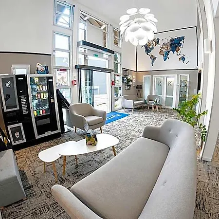 Hotel Kyriad 2*