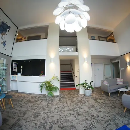 Kyriad Hotel 2*